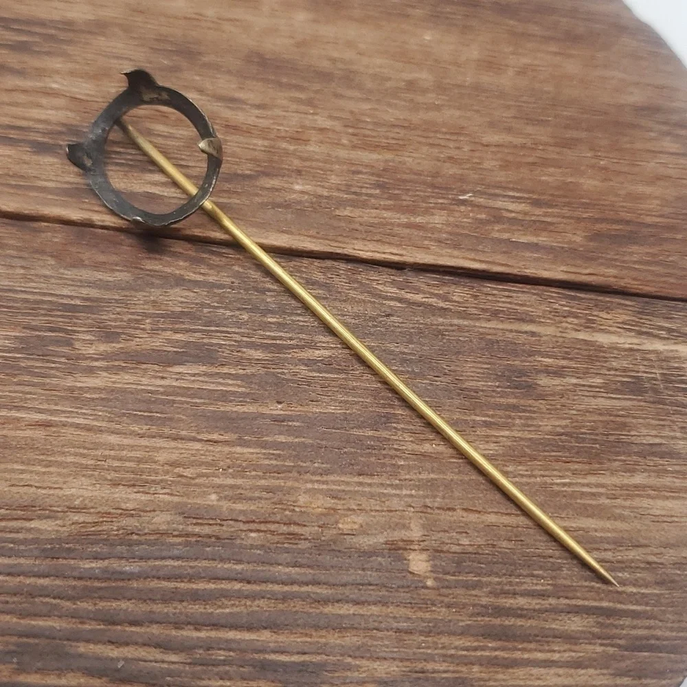 B425 customizable clawfoot Gothic stick pin‎ collectible
